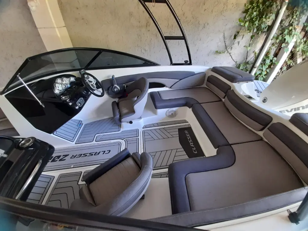 Classer 206 - SIlver Negro Negro Silver - Agustin Magoia - Tapiceria Topo Silver (1).webp