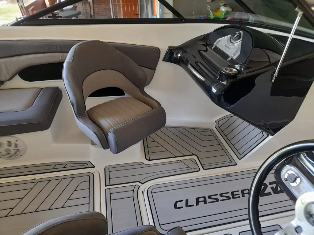 Classer 206 - SIlver Negro Negro Silver - Agustin Magoia - Tapiceria Topo Silver (6).webp