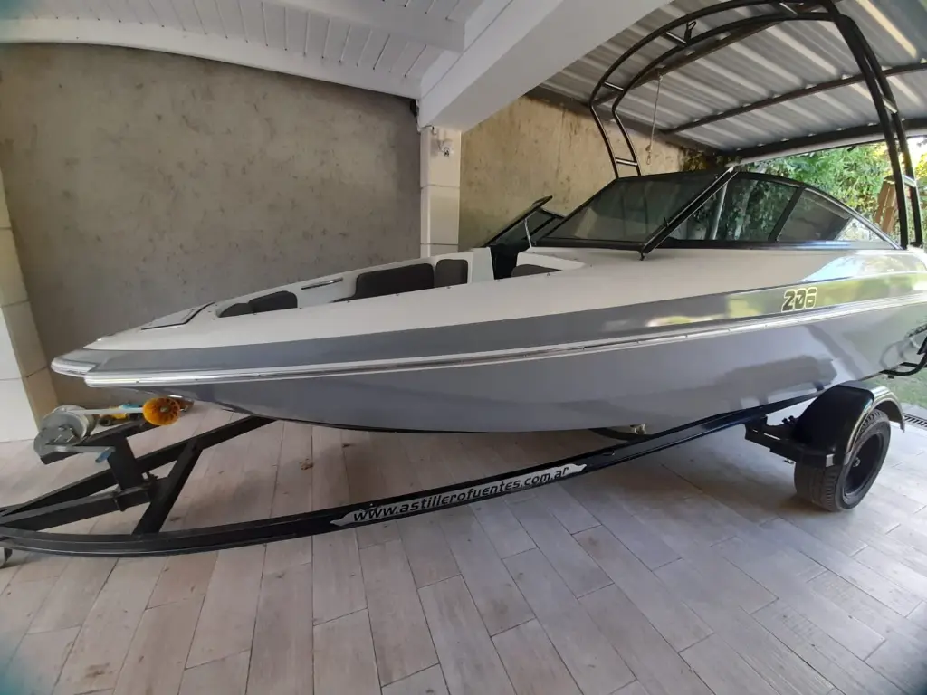 Classer 206 - SIlver Negro Negro Silver - Agustin Magoia - Tapiceria Topo Silver (10).webp