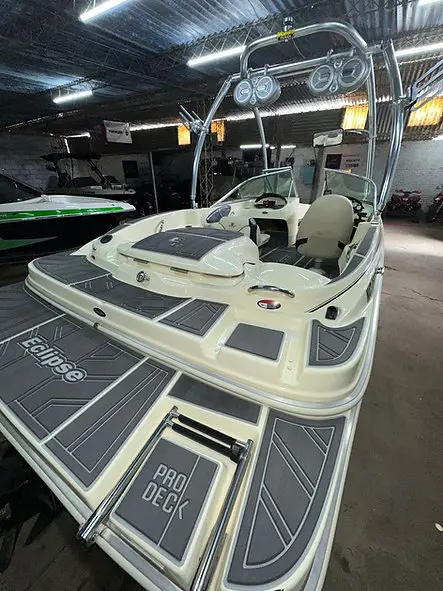 Prodeck Eclipse 17 Dentro de borda